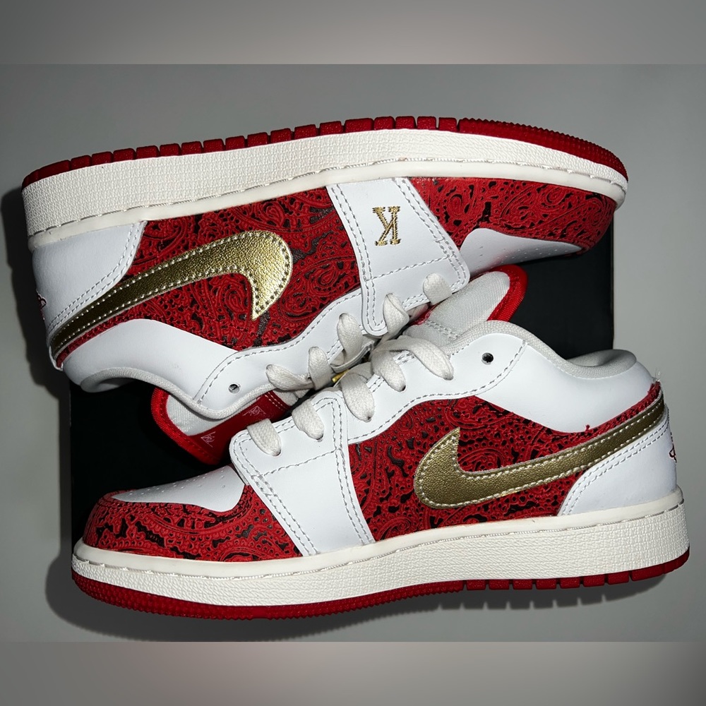 Air Jordan 1 Low SE (GS) Spades Never Worn Sneakers